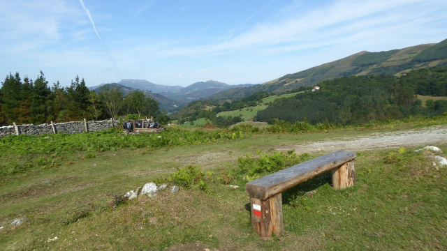 Bidasoa Trek Stage 1B: E.GR 11-GR 12 Lakaingo Pass - Bustitza